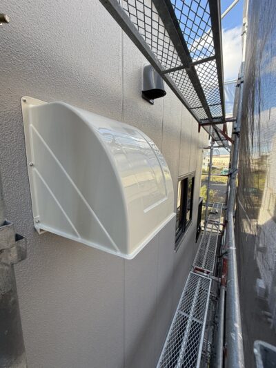 外壁塗装後に換気フード取り付け