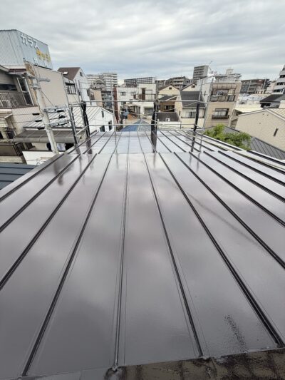 ガルバリウム鋼板に無機遮熱塗料を塗装　日本ペイントグランセラベスト２液ファイン遮熱
