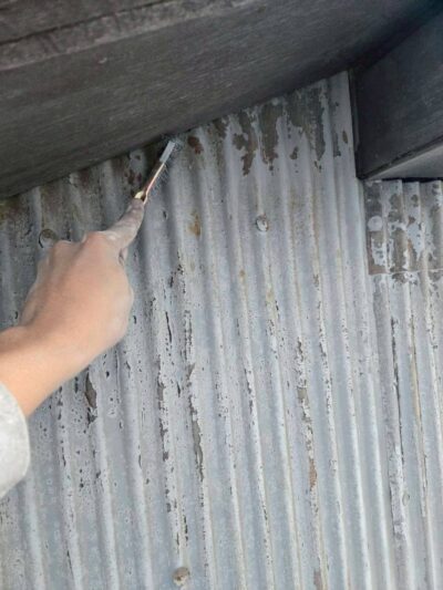 福島区外壁塗装　トタン壁のケレン