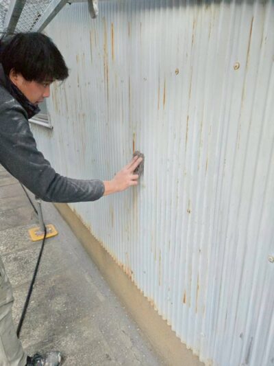 大阪市福島区　トタン壁のケレン
