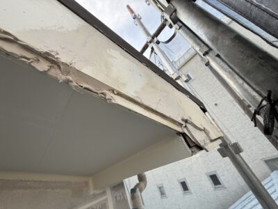 大阪市港区　破風板カバ工法前