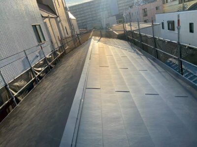 大阪市港区　屋根カバー工法