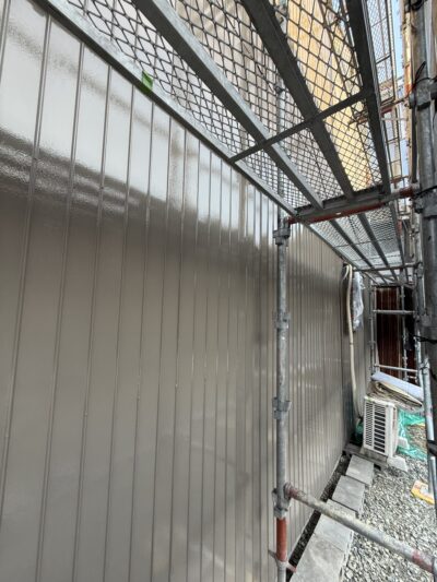 木目鋼板 上塗り1回目
2液型無機塗料 グランセラトップ2液ファイン