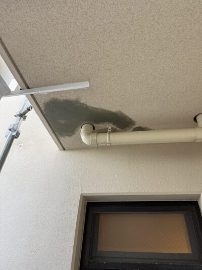 吹田市　塗り替え前の外壁補修　カチオンフィーラー補修