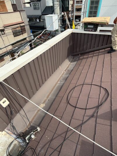雨漏り調査　屋根カバー工法